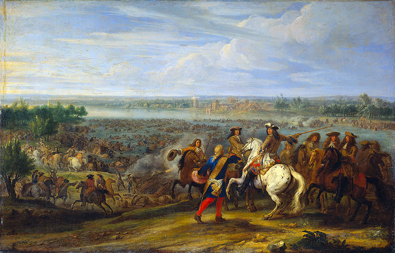Schilderij van een legermacht die een brede rivier doorwaadt; op de voorgrond een vorst op een wit paard tussen zijn officieren, links vurende kanonnen en rechts op de verre oever een vestingstad